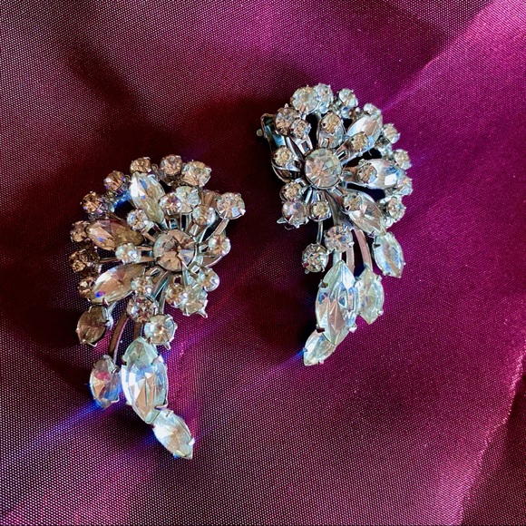 Vintage Rhinestone Clip On Earrings - Picture 2 of 9